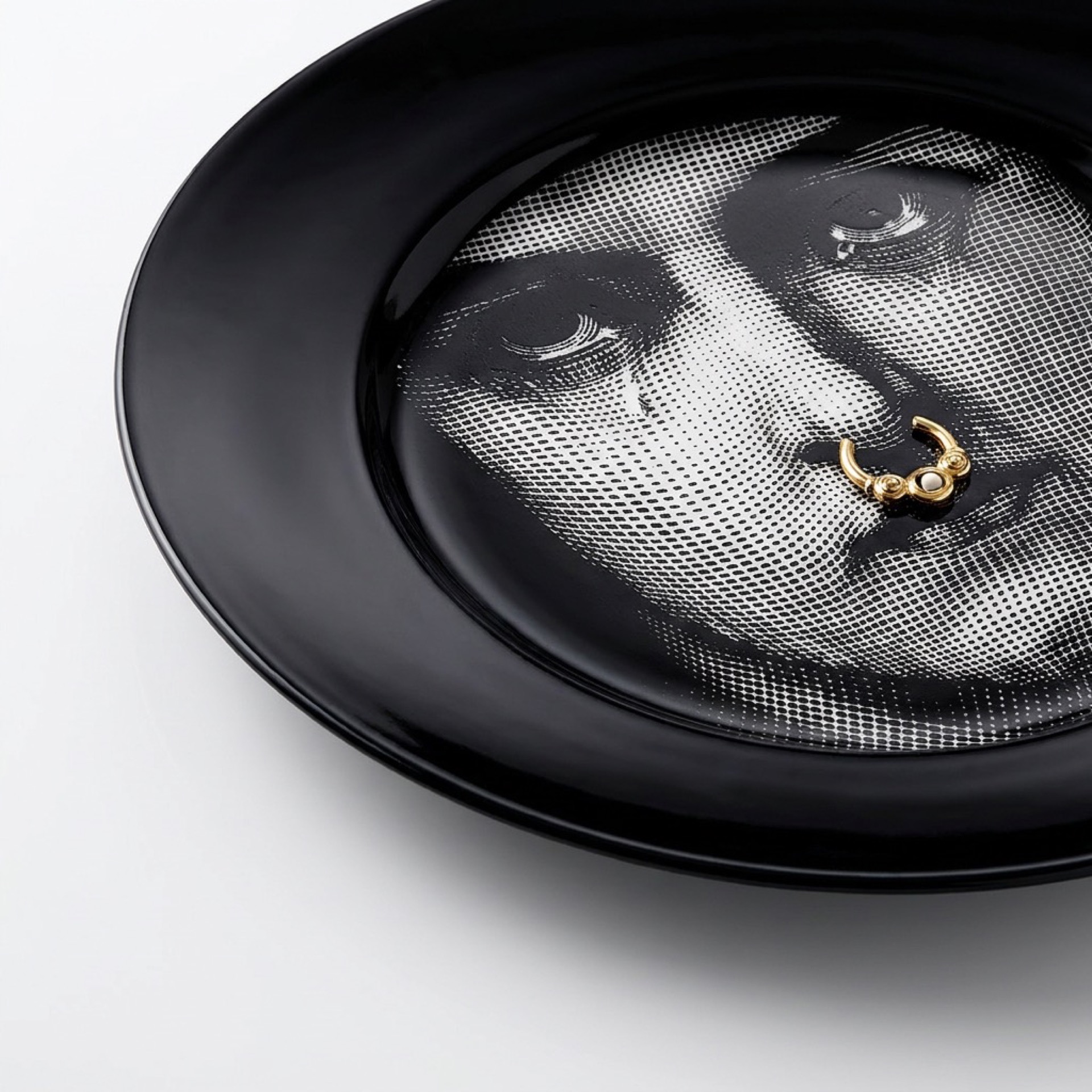 Runway_Gemini_3_Pro_High_end_product_shot_detail_061126